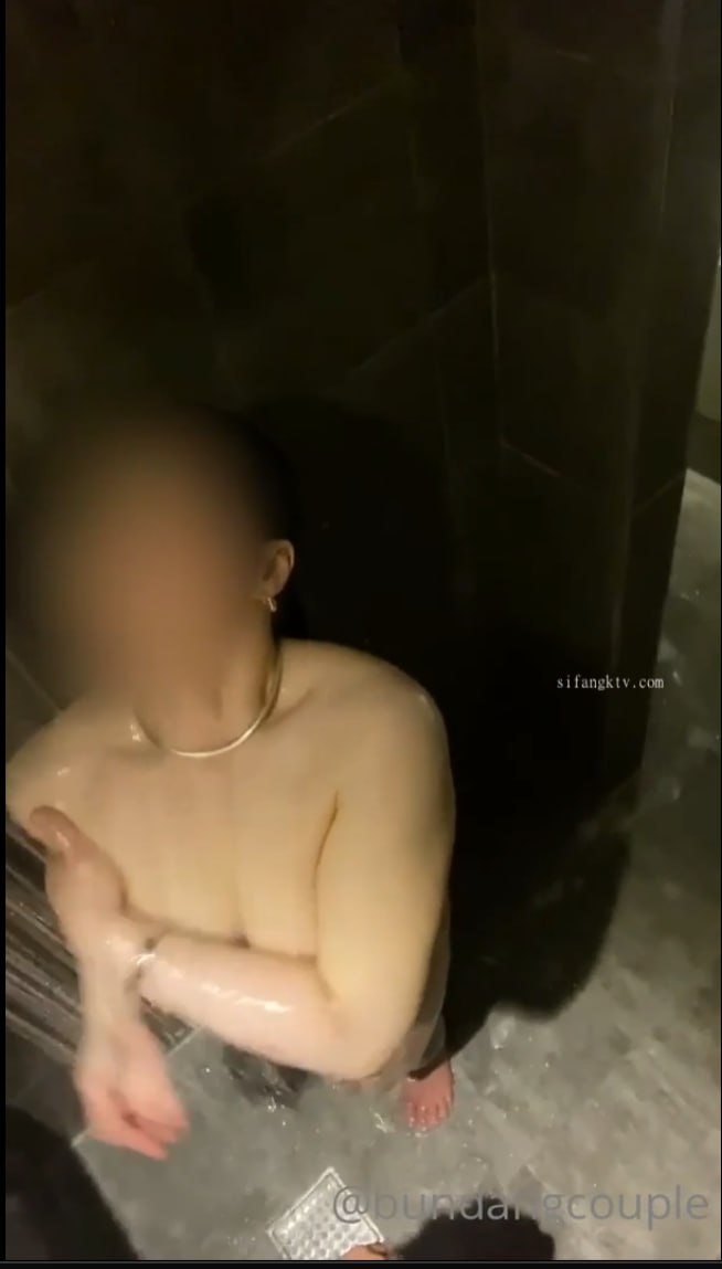 高挑极品女神高潮时把床单都抓破了